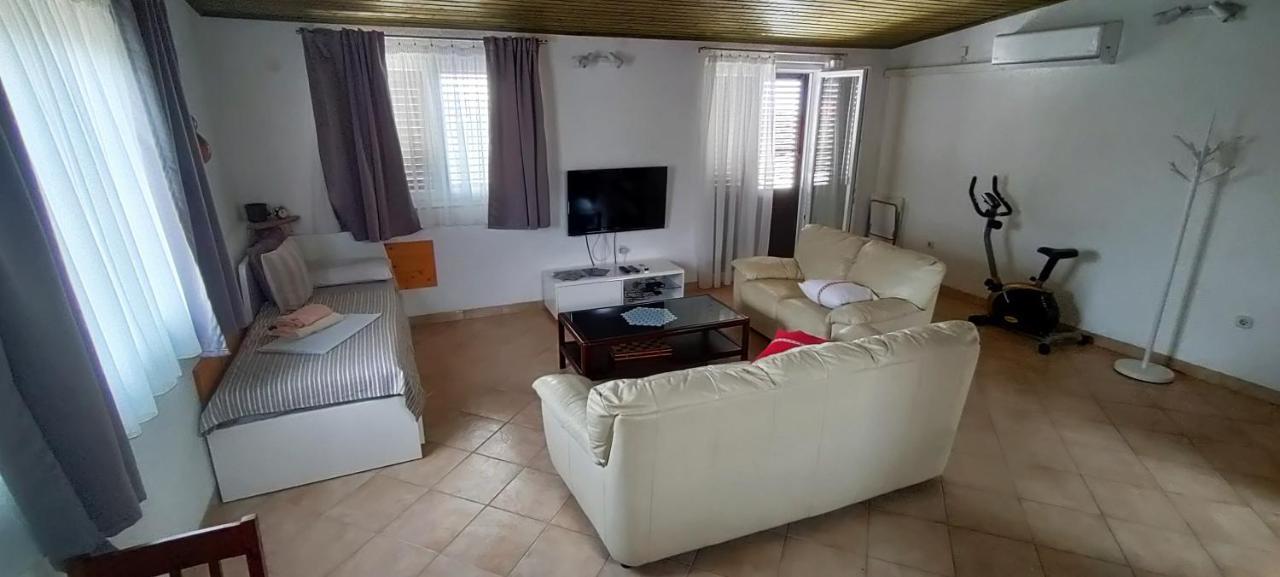 Apartament House Elan Kornić Zewnętrze zdjęcie