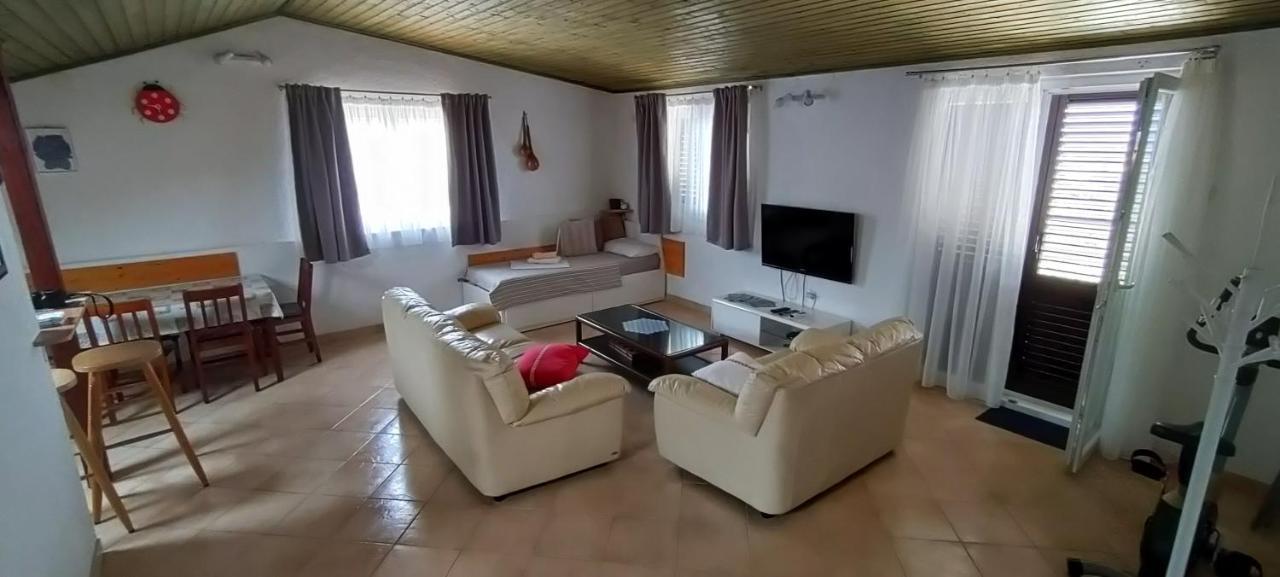 Apartament House Elan Kornić Zewnętrze zdjęcie